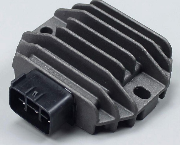 REGULATEUR DE TENSION